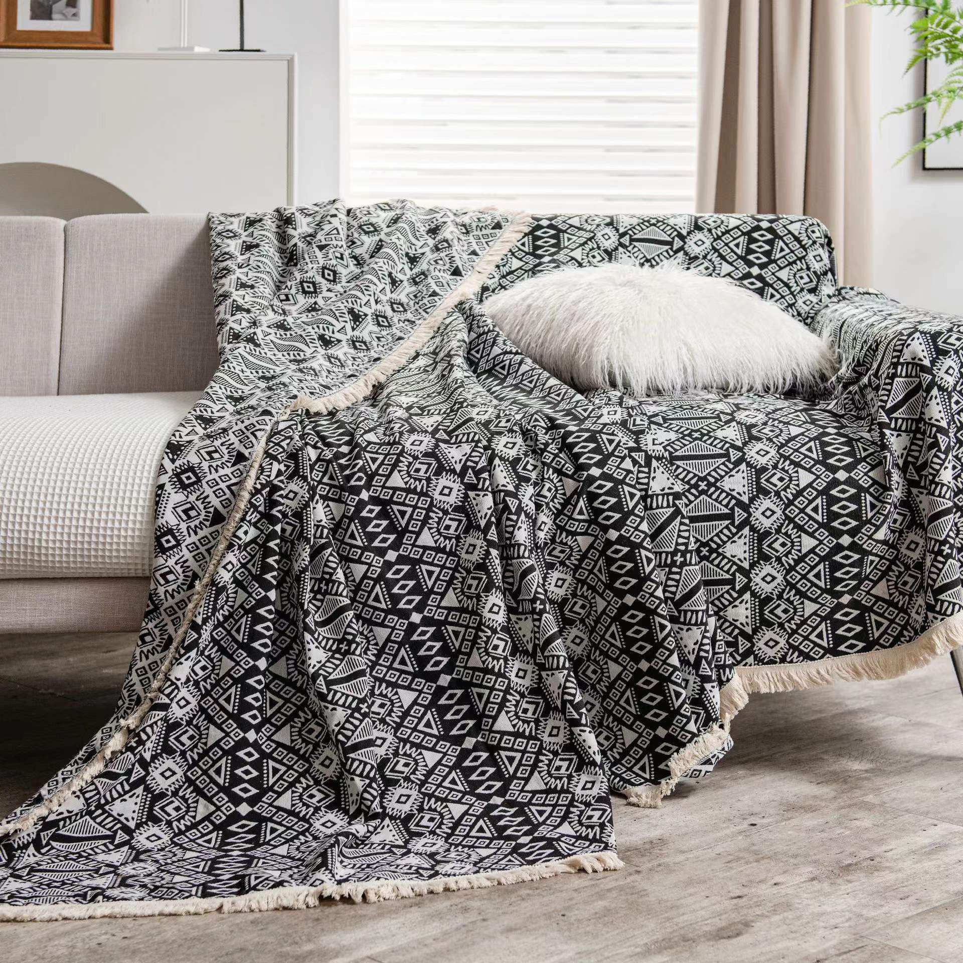 북유럽 흑백 민족 스타일 원사 염색 자카드 스크래치 방지 모든 항목을 포함하는 소파 커버 피아노 방진 술 커버 식탁보