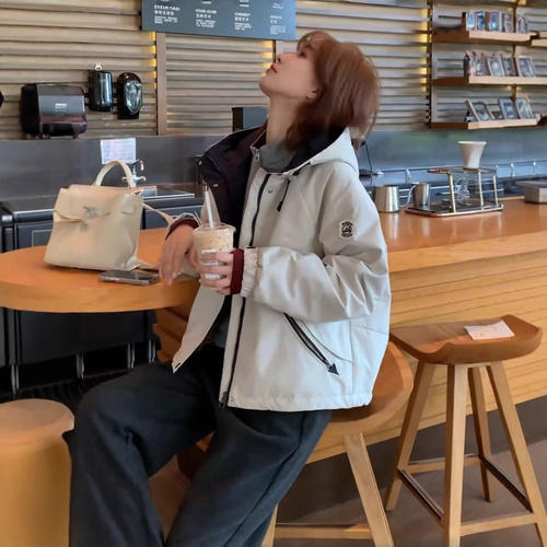 精致漂亮冲锋衣短外套女早春2025新款薄款派克服小个子派克服夹克