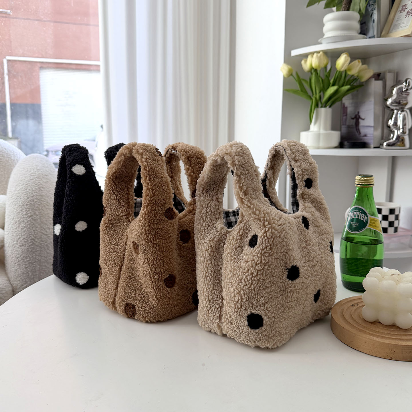 休闲波点毛绒手腕菜篮子水桶包