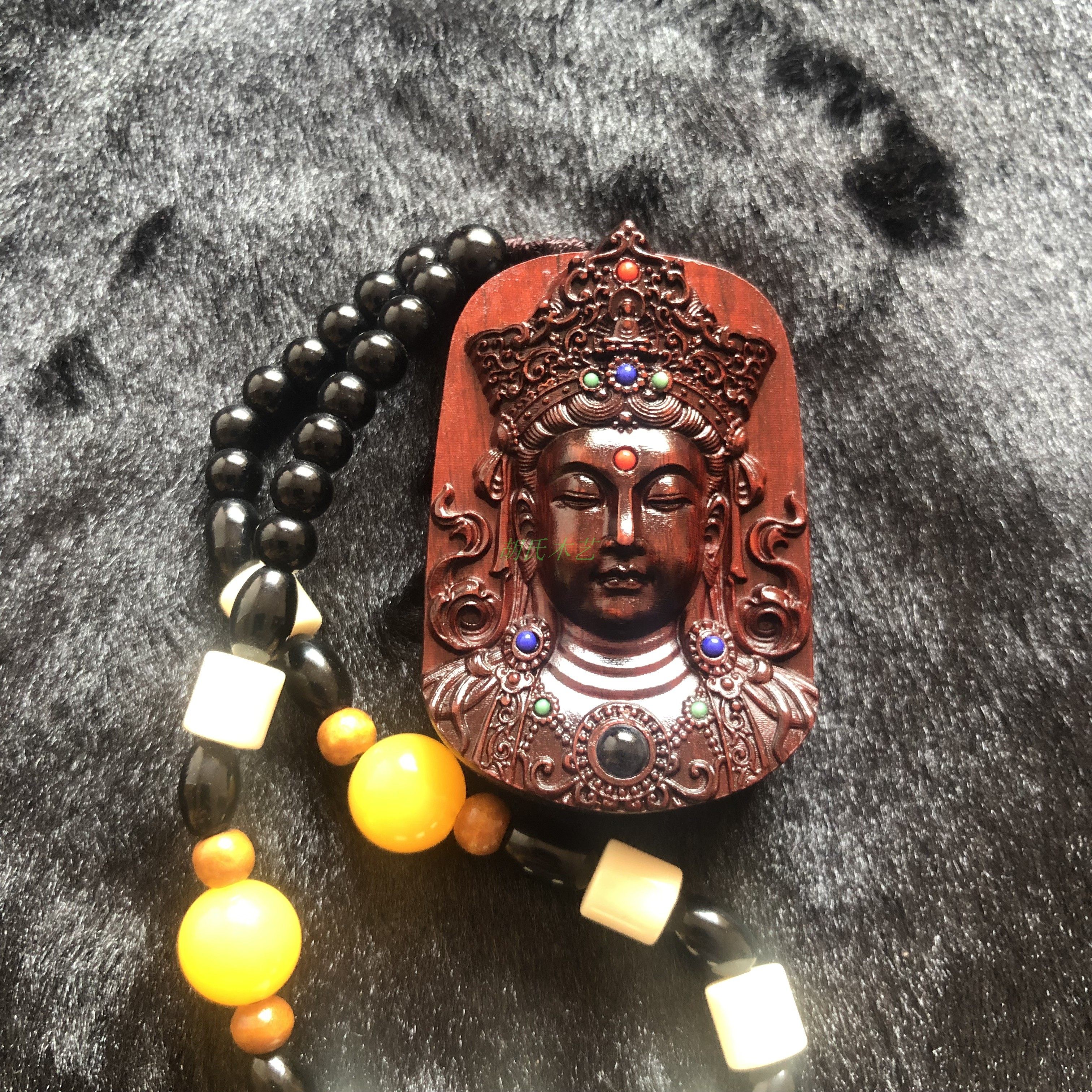 高密度犀牛角紫檀实木雕刻观音头镶嵌心经六字真言投影版手把件