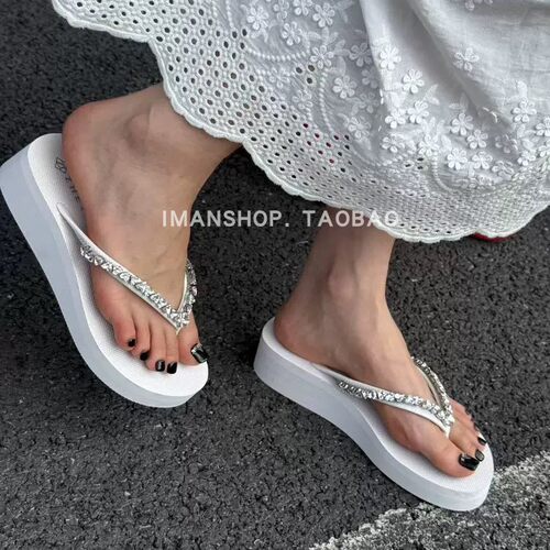 wins shoes·2026法式浪漫白色水钻夹趾度假沙滩橡胶底凉拖鞋凉鞋