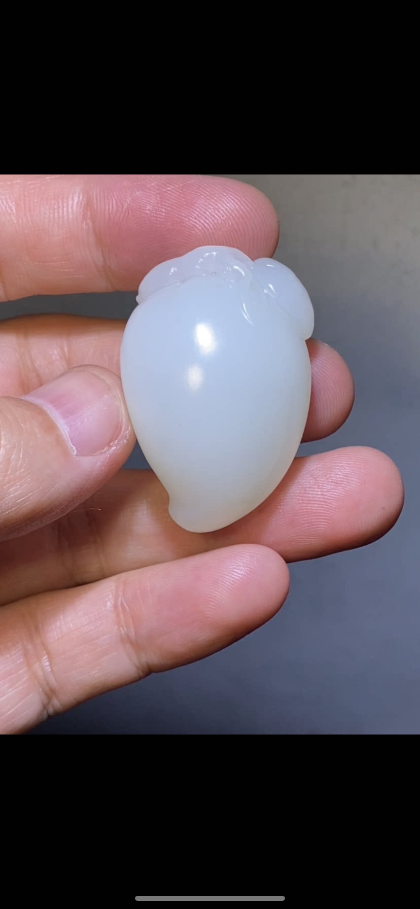 高品新疆和田玉籽料 寿桃桃子 一级白油糯老熟细度过灯39-27-20mm
