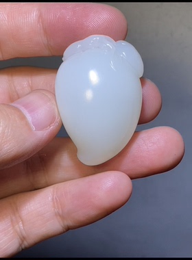 高品新疆和田玉籽料 寿桃桃子 一级白油糯老熟细度过灯39-27-20mm