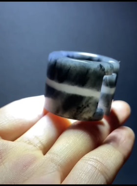 新疆和田玉籽料青花 环环入扣 扳指 高贵的一线天留原皮 圈口21mm
