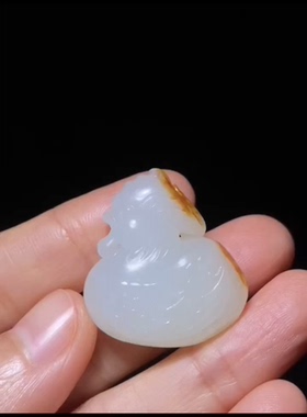 精品新疆和田玉籽料 生肖鸡 红皮巧雕 温润老熟细糯 30×27×11mm