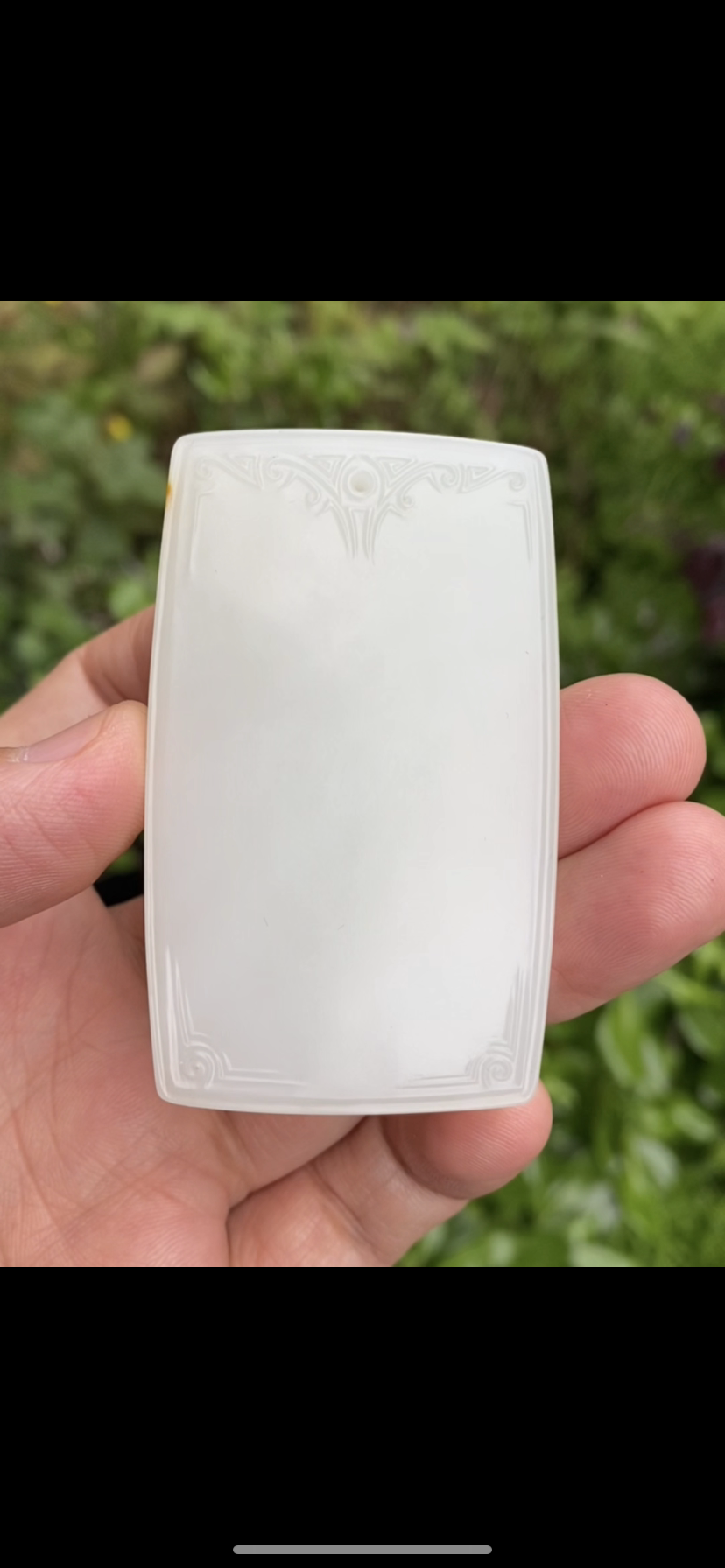 天然正品新疆和田玉籽料满皮平安无事牌 一坨油66&times;40&times;11 带证书