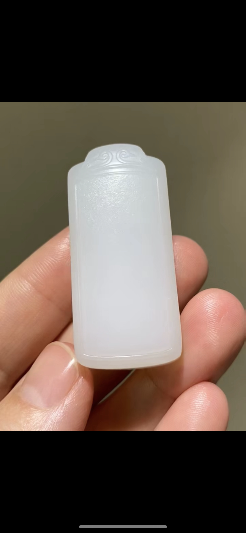 天然正品新疆和田玉籽料 满皮平安无事牌 一级白45*20*12.5带证书