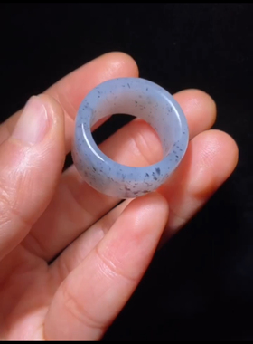 精品新疆和田玉青花籽料 点墨扳指 飘雪状墨点分布均匀  内径20