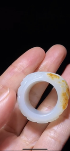 天然精品新疆和田籽料龙扳指 一级白皮色巧雕20mm 正品带证书全检