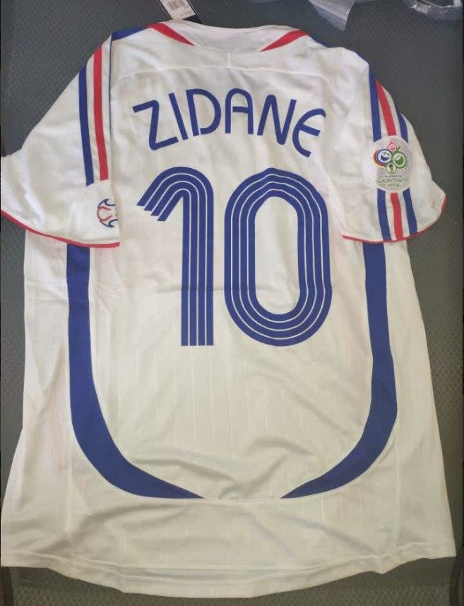 thumbnail for 06 French vintage jersey No. 22 Ribery No. 10 Zidane football jersey with emblem Retro Jersey