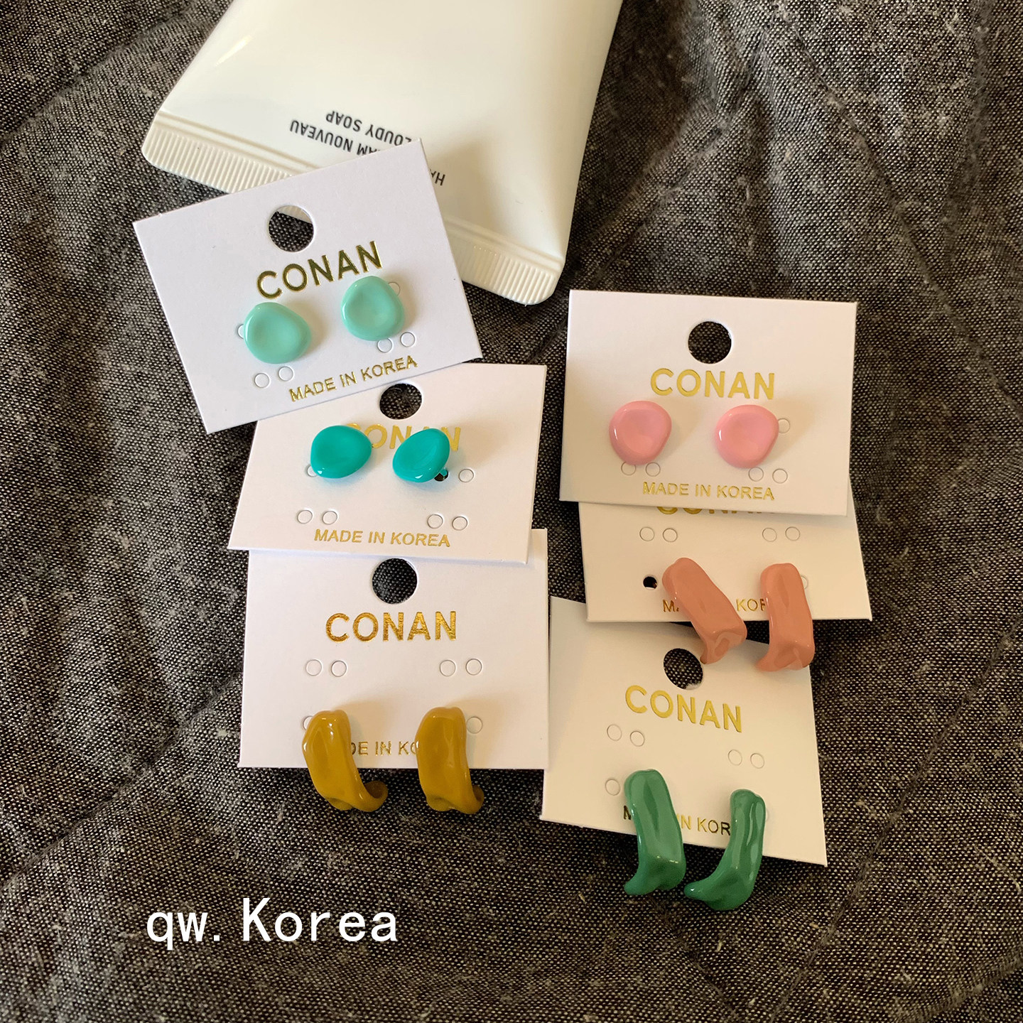 韩国进口耳钉油彩色迷你小豆子耳环别致小巧轻便可爱滴油耳饰品女