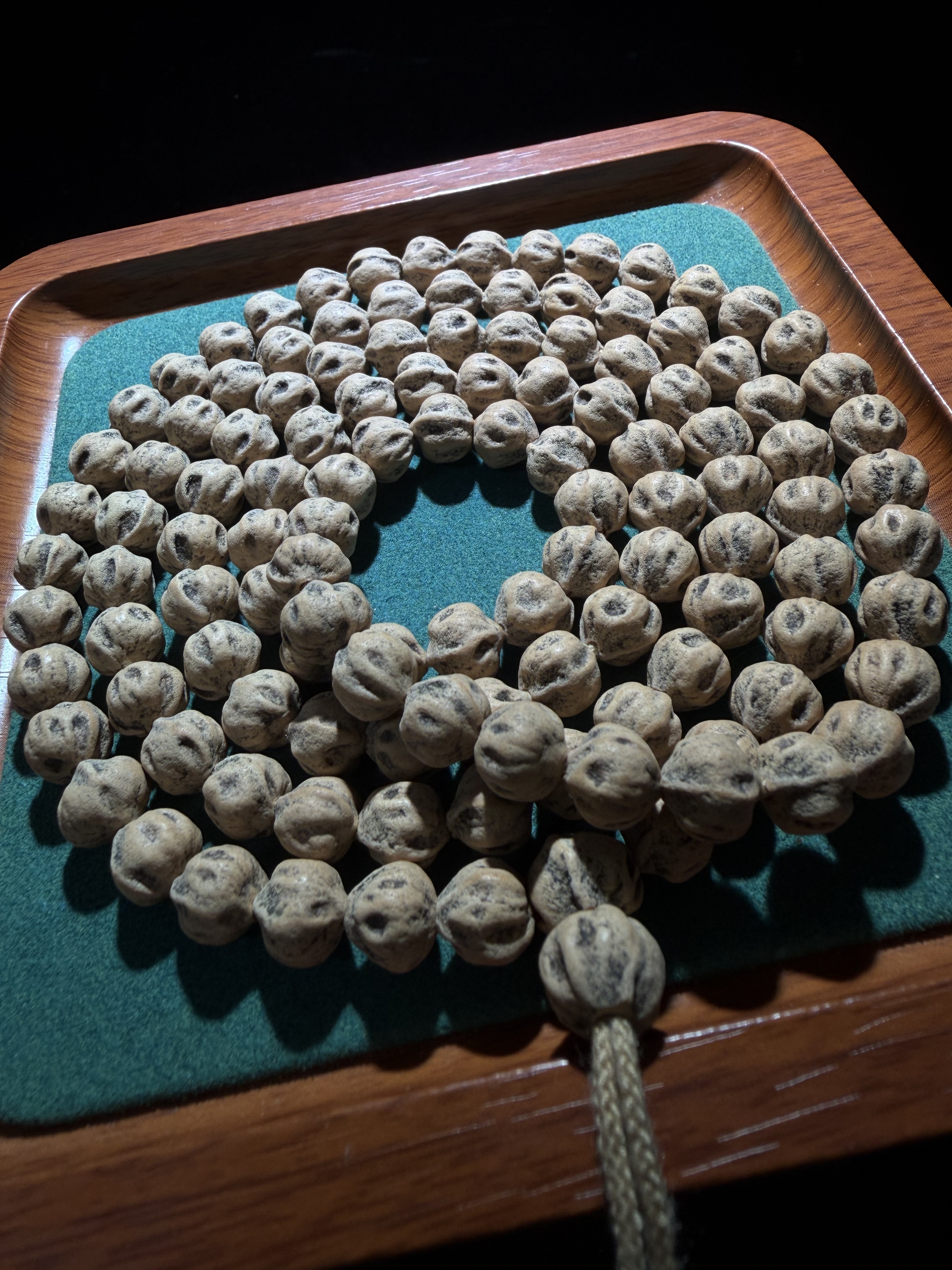 热振柏香籽原桩毕业款大尺寸莲花鬼脸白芽黄油皮巨压手深坑尸陀林