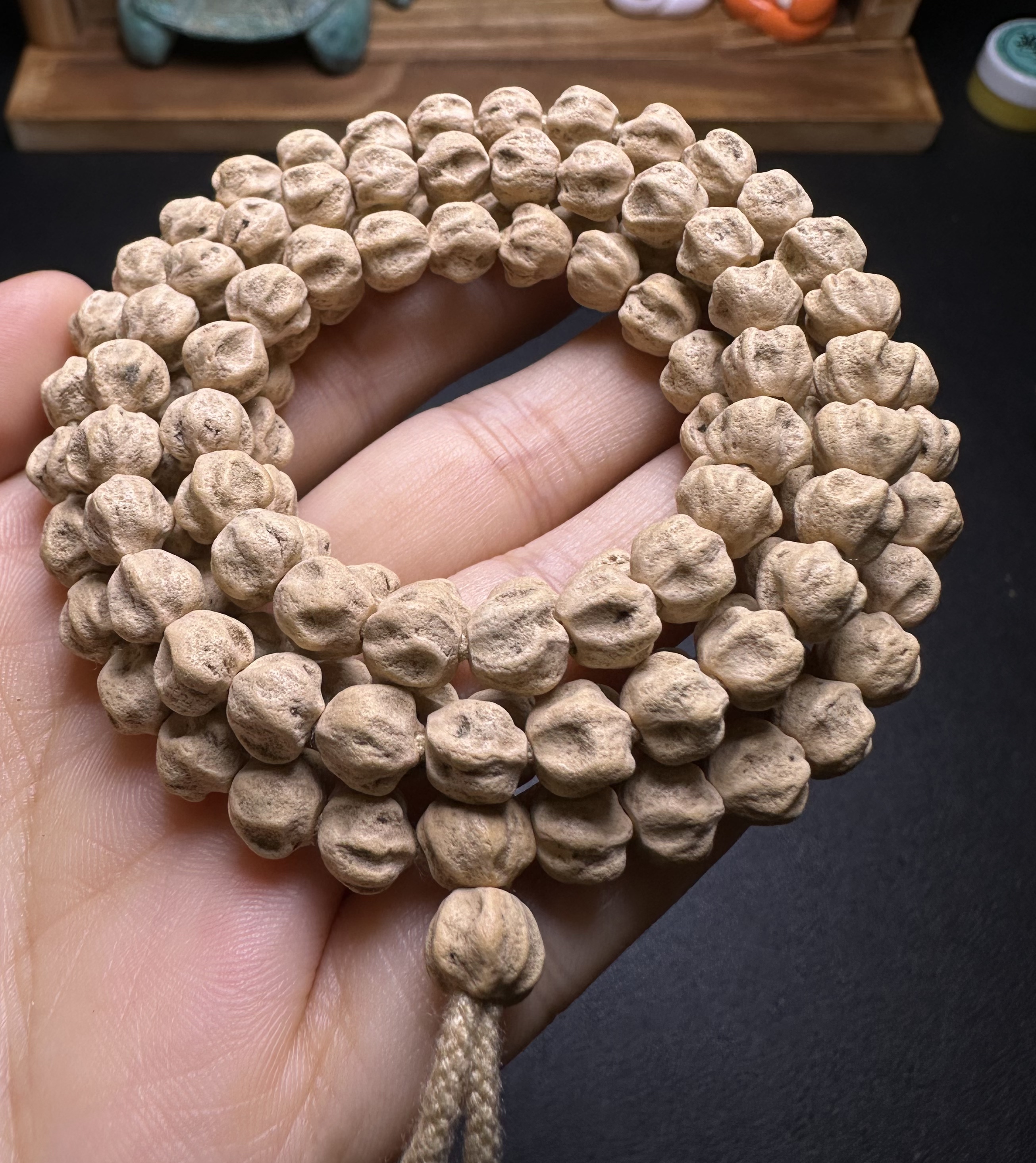 N 热振柏香籽棱骨莲花玉化料稀有白皮高油密天然白玉菩提手串