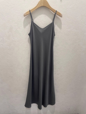 滑料冰感吊带连衣裙度假百搭