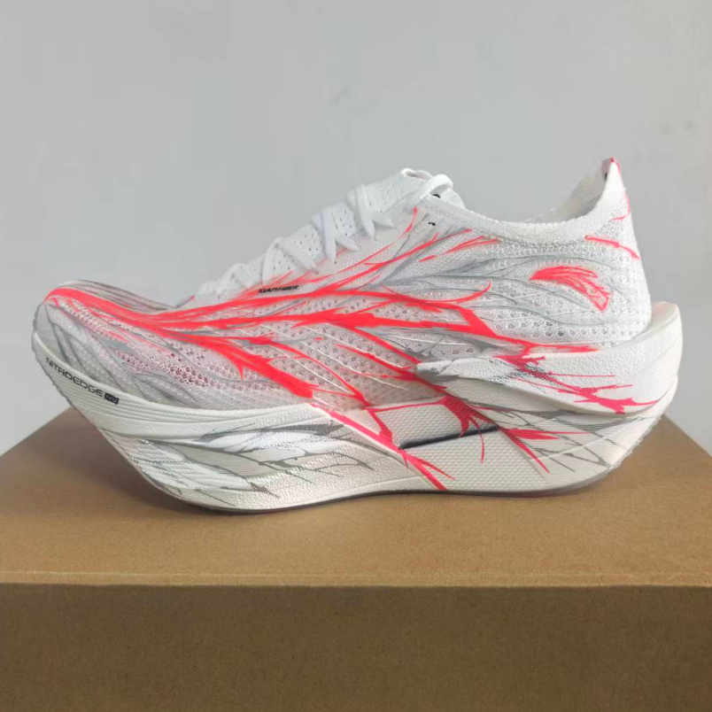 安踏正品男2025秋新款安踏C202 6代PRO 心跳碳板跑步鞋112535576R