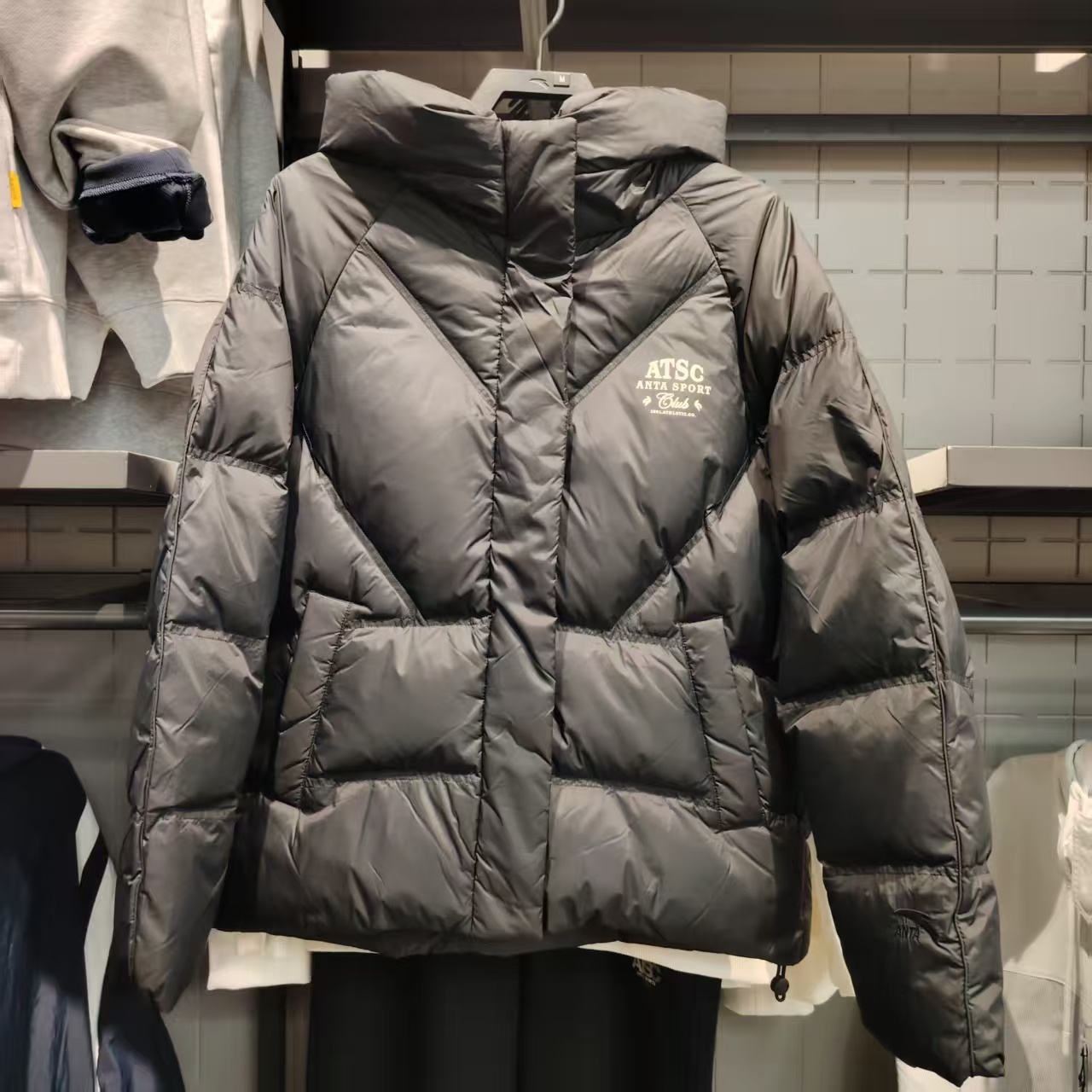 安踏正品女装2025冬新款休闲复古连帽防泼水保暖羽绒服162548903N