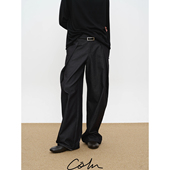 包裹也有立体 褶间让柔软 棱角 那错落 COLN叠层设计直筒牛仔裤