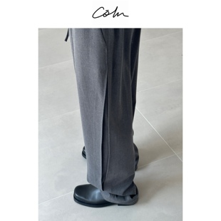 COLN侧边打褶卫裤舒适藏有细节不仅可以深爱一冬甚至春秋足够应付
