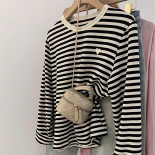 杭州四季青意法高端批发女装韩版条纹设计感爱心刺绣长袖t恤上衣