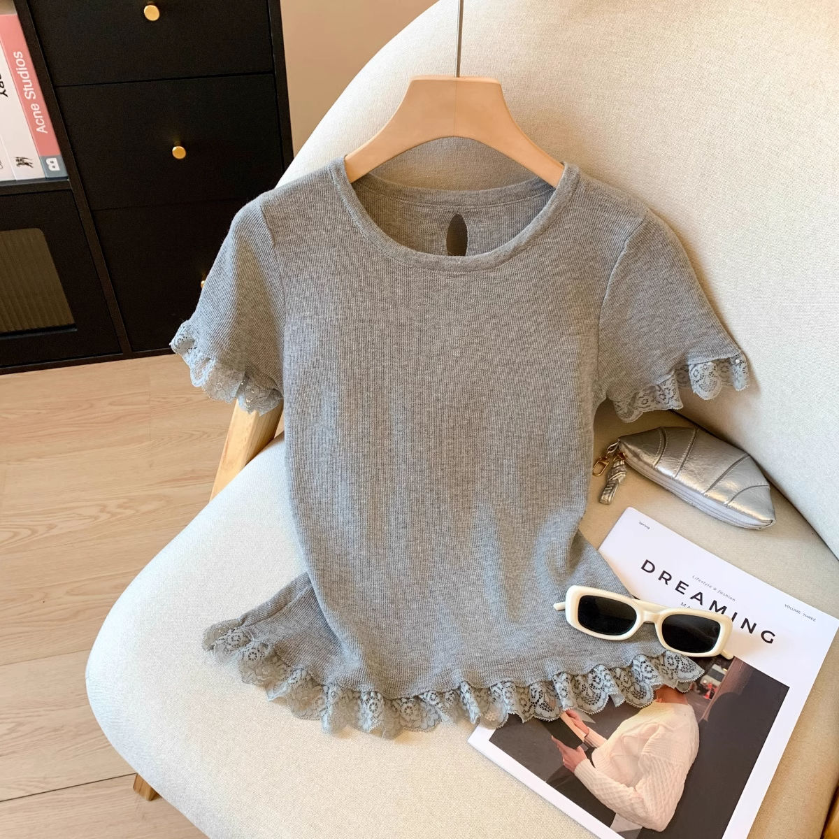 后背镂空蝴蝶结蕾丝花边短t恤