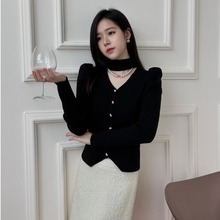 广州十三行高端女装2025秋季新款法式镂空挂脖V领泡泡长袖针织衫