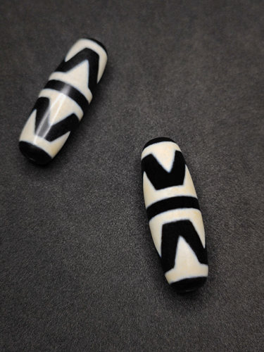 天玛西藏天珠黑白双虎牙玛瑙玉髓