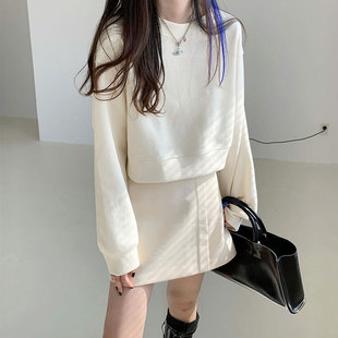 2025秋季奶杏色卫衣外套女生小个子短款圆领套头内搭叠穿高腰上衣