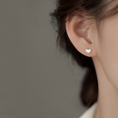 999纯银拉丝爱心耳钉小众2025新爆款 巷南 轻奢耳环高级女耳饰