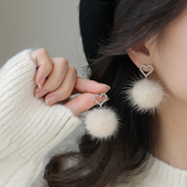 女轻奢耳环小众高级感耳饰 2025爆款 巷南 999银针毛球耳钉新款