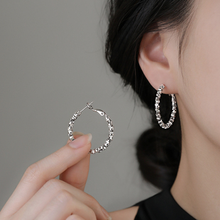 【巷南】999银碎银子耳环女小众轻奢2025新爆款耳钉高级素圈耳饰