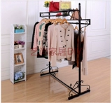 Одежда одежды на пол полки одежды двойные островные полки с обеих сторон и высокие и низкие полки в европейском стиле