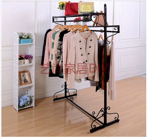 Одежда одежды на пол полки одежды двойные островные полки с обеих сторон и высокие и низкие полки в европейском стиле