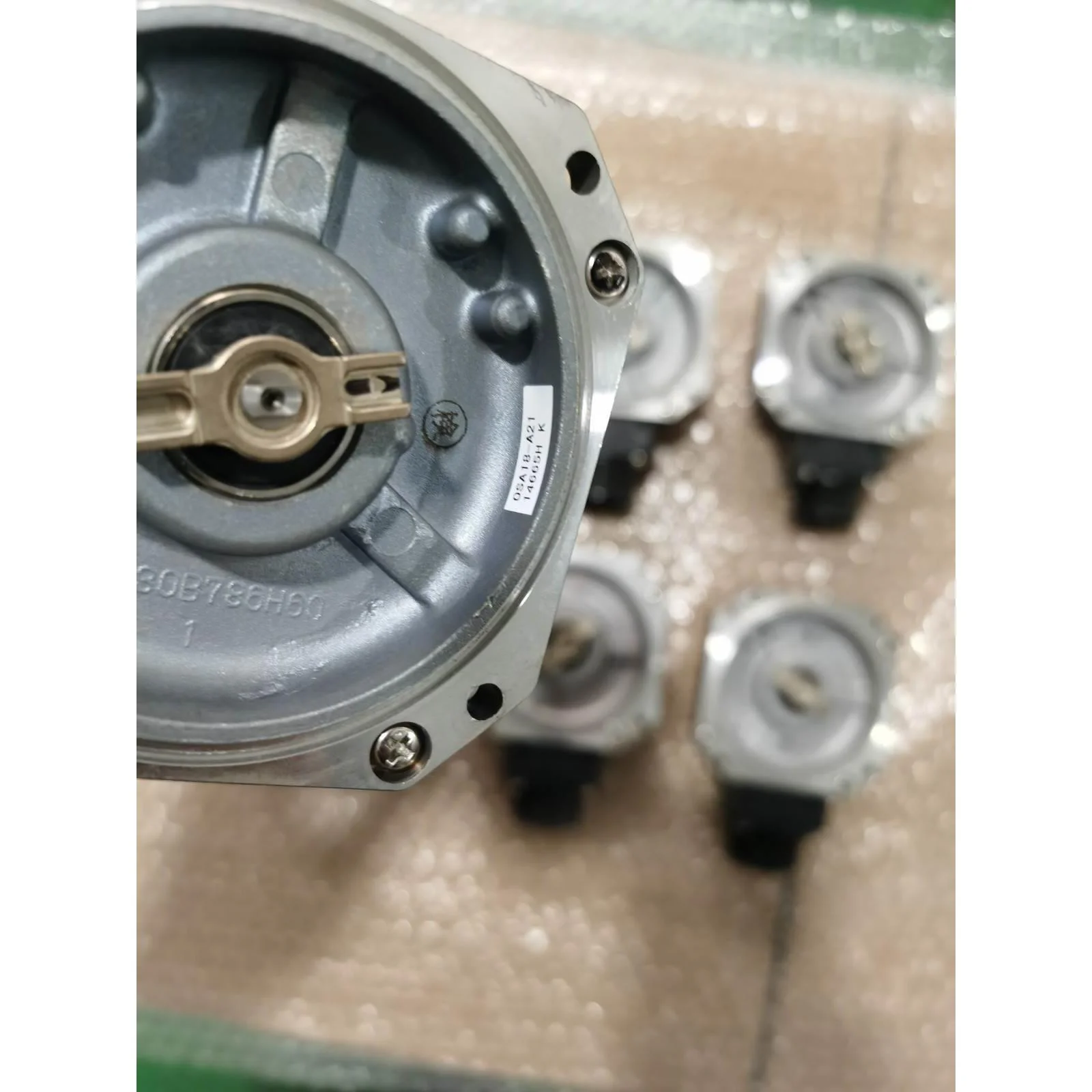 非实价议价议价伺服编码器 OSA18-A21 配 HF-SE52B HF-SE102B 设