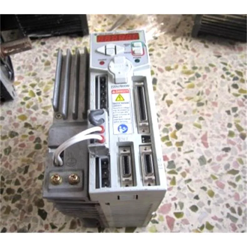 非实价议价议价2003-CSD3-08BX2 200-230V 11A  驱动器 实拍 议价
