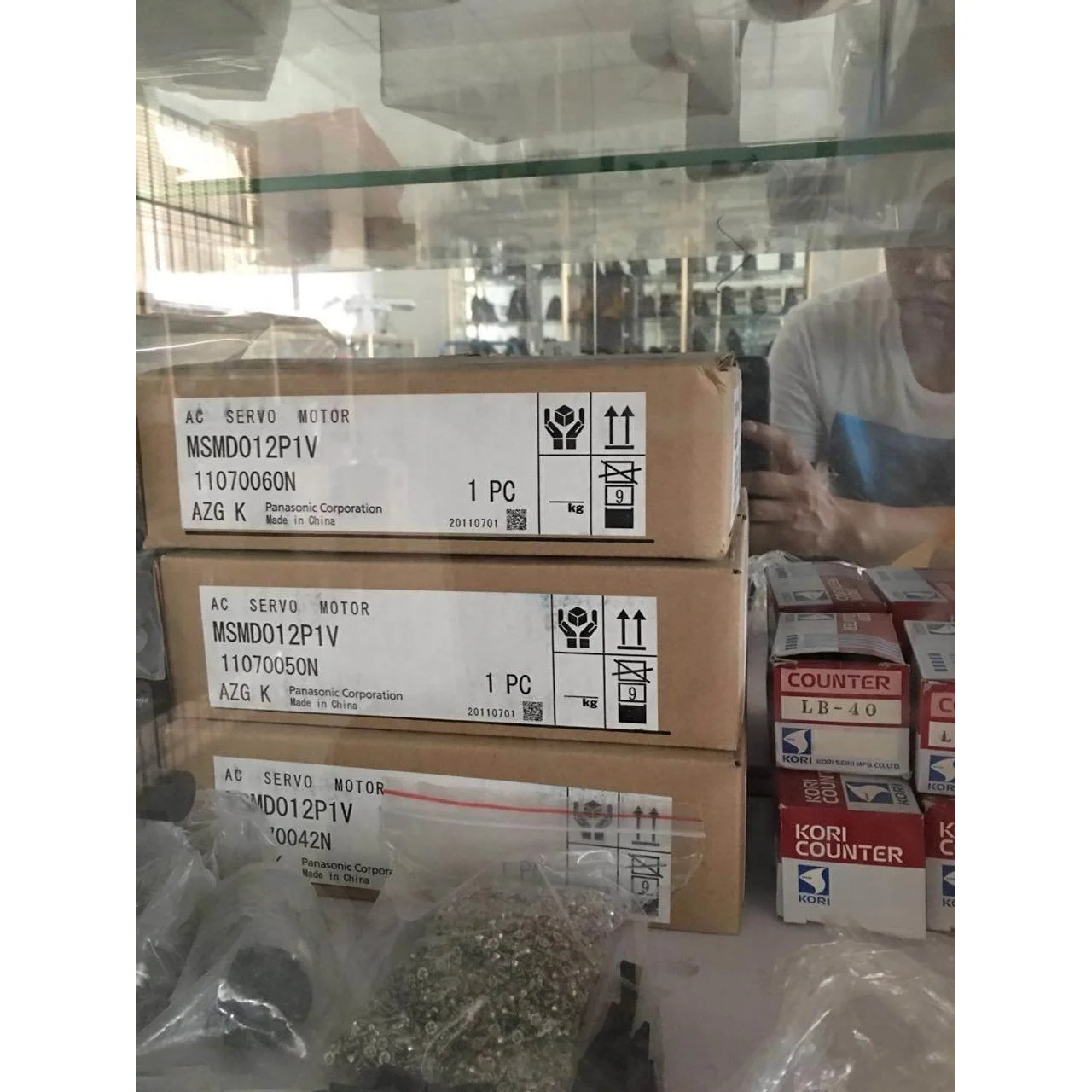 非实价议价议价MSM012A1A 100w马达，全新特价质保你1年！非实价