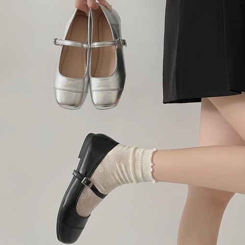 银色黑色一字带平底软底单鞋