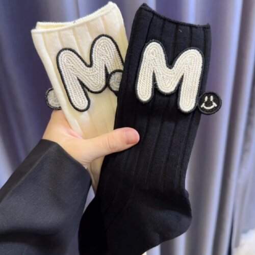 【4双装】纯色字母M贴标笑脸袜子运动袜子中筒袜个性时尚潮流棉袜