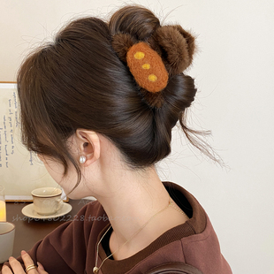 毛绒卡通头发抓夹女发量少高级感2026秋冬新款后脑勺半扎发鲨鱼夹