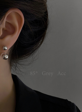 85度灰2026年新款潮光面双球独特耳钉ins冷淡风高级感气质耳饰女