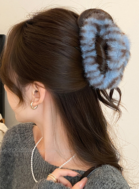 秋冬蓝色毛绒镂空抓夹女高级感鲨鱼夹饱满后脑勺发夹2026新款发饰