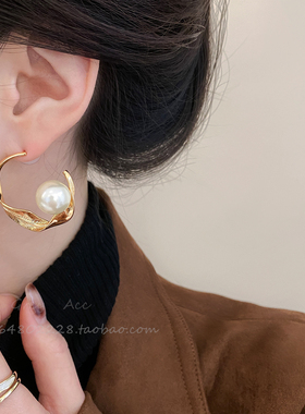 金色C圈珍珠耳环2026新款爆款高级感耳钉女气质耳钩小香风耳饰品