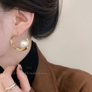 金色C圈珍珠耳环2026新款爆款高级感耳钉女气质耳钩小香风耳饰品