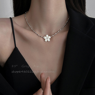 夏季新款花朵项链女2026年小众设计高级感轻奢锁骨链百搭气质颈链