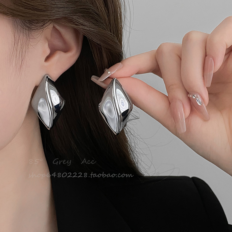 欧美夸张不规则菱形光面耳钉