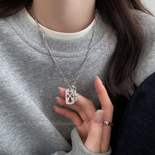 闪钻双十字架项链女秋季轻奢小众高级感锁骨链辣妹卫衣毛衣链配饰