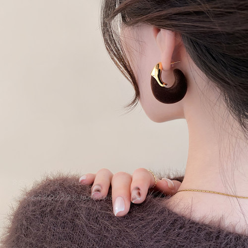 美拉德丝绒耳钉女高级感气质耳扣秋冬复古耳环港风个性耳挂耳饰品