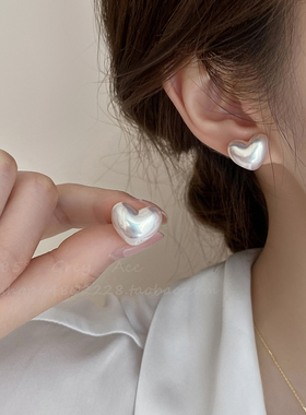 气质高级感法式爱心珍珠耳钉女轻奢小众设计人鱼姬耳环精致耳饰品