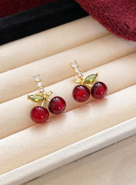 红色闪钻樱桃耳钉女2026新款爆款高级感秋冬巨好看的耳饰新年耳坠