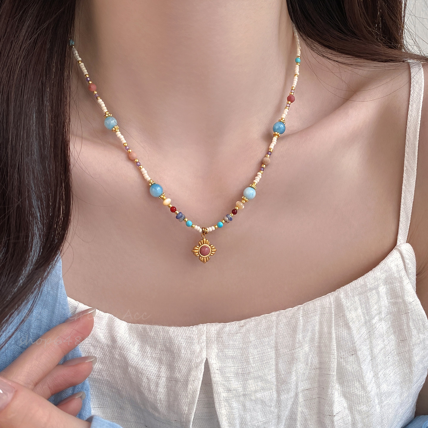 多巴胺彩色串珠项链女2026新款颈链高级感轻奢小众锁骨链脖子配饰