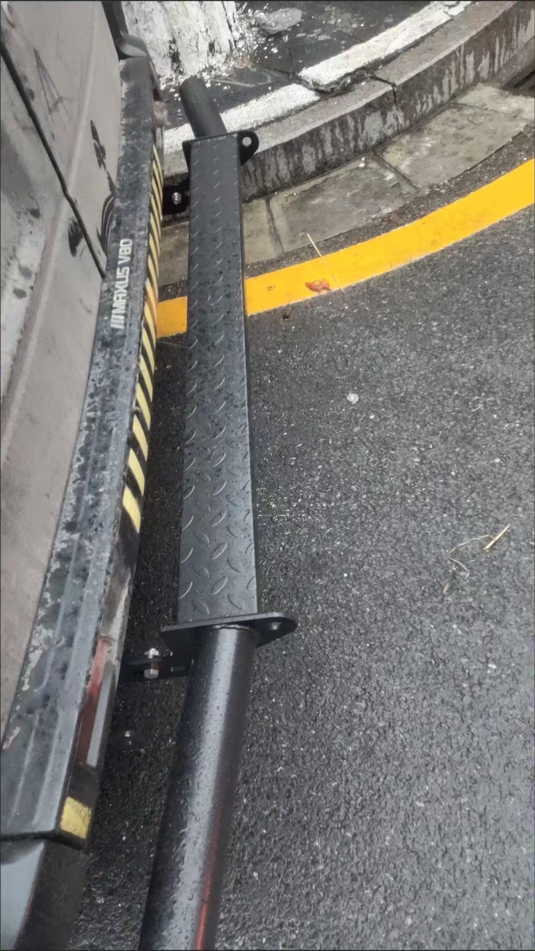 适用于依维柯欧盛加装后保险杠加厚上车踏板防撞护杠越野改装配件
